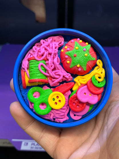 Shortbread Tin Clicker - Sewing Kit